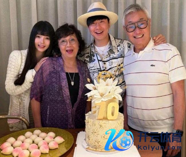 七七毕业于帕森斯缱绻学院